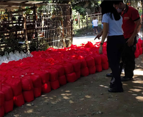 volunteers organizes relief supplies